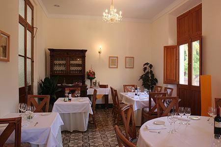 Hotel Restaurante Casa Julia Парсент Экстерьер фото